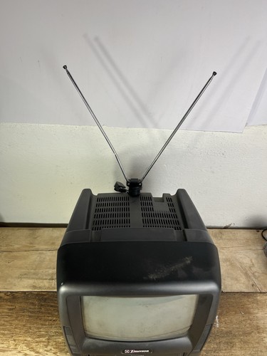 Emerson EWC0902 AC/DC Multi Power VHS HQ TV with Power Cord - Picture 2 of 9