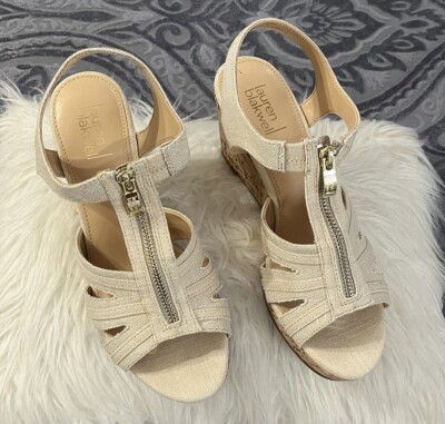 Sandalias con cremallera delantera color beige, cuñas de mujer.