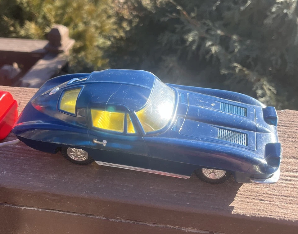 63 1963 CHEVROLET CORVETTE REMOTE CONTROL BY MARX TOYS - Image 2 of 4