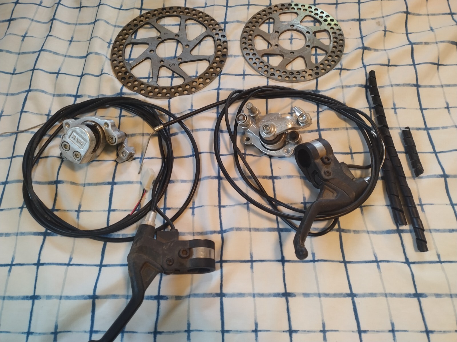 Razor MX500 Dirt Bike High-Performance Brakes