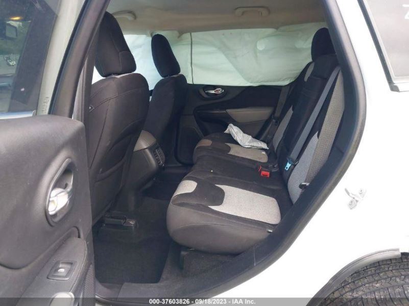 Driver Front Spindle/Knuckle AWD Opt Sda Fits 14-18 CHEROKEE Driver Front Spindle/Knuckle AWD Opt Sda Fits 14-18 CHEROKEE
