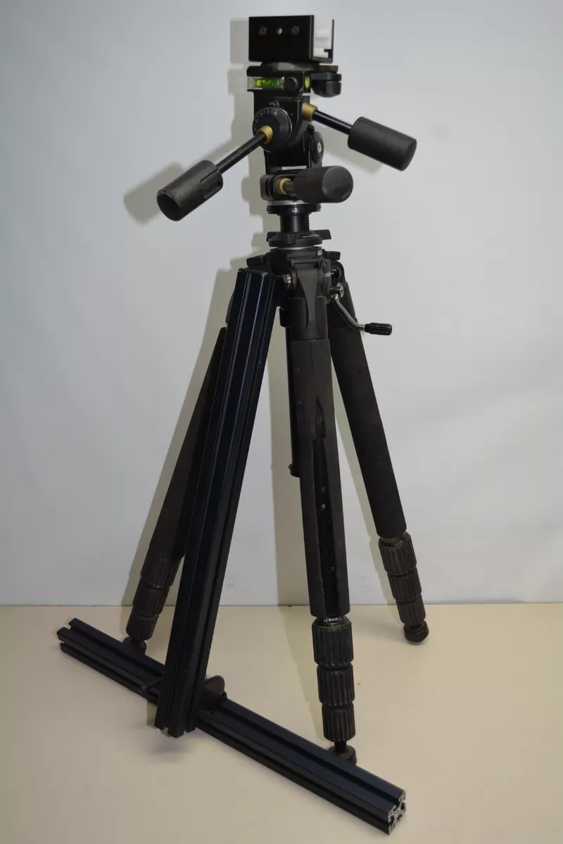 Velbon Neo Carmagne 840 Tripod W/ Manfrotto 229 Head Correlated