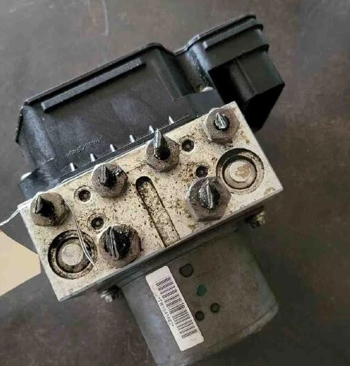 Ford Mustang 2010 ABS conjunto de bomba de freno antibloqueo cupé de 2 puertas convertible OEM Foto 4 de 4