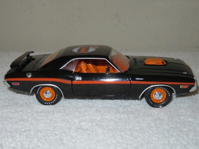 1970 DODGE CHALLENGER 426 HEMI 50 YEARS M2 1:24 OPENING HOOD DOORS
