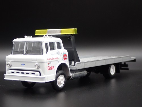 1990 90 FORD COE C8000 COCA-COLA FLATBED TOW TRUCK 1:64 SCALE DIECAST MODEL CAR - Picture 6 of 7