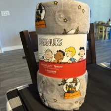 PEANUTS Snoopy Woodstock Halloween Throw Blanket Witch Hat Berkshire VelvetLoft