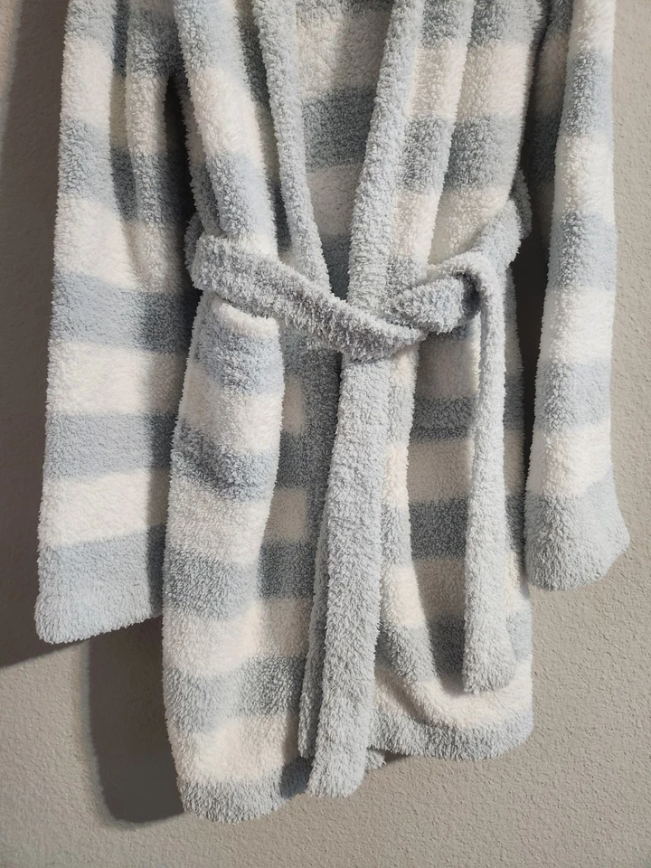 Bata corta Barefoot Dreams azul y blanco con capucha cinturón bambú chic tejido talla grande Foto 2 de 4