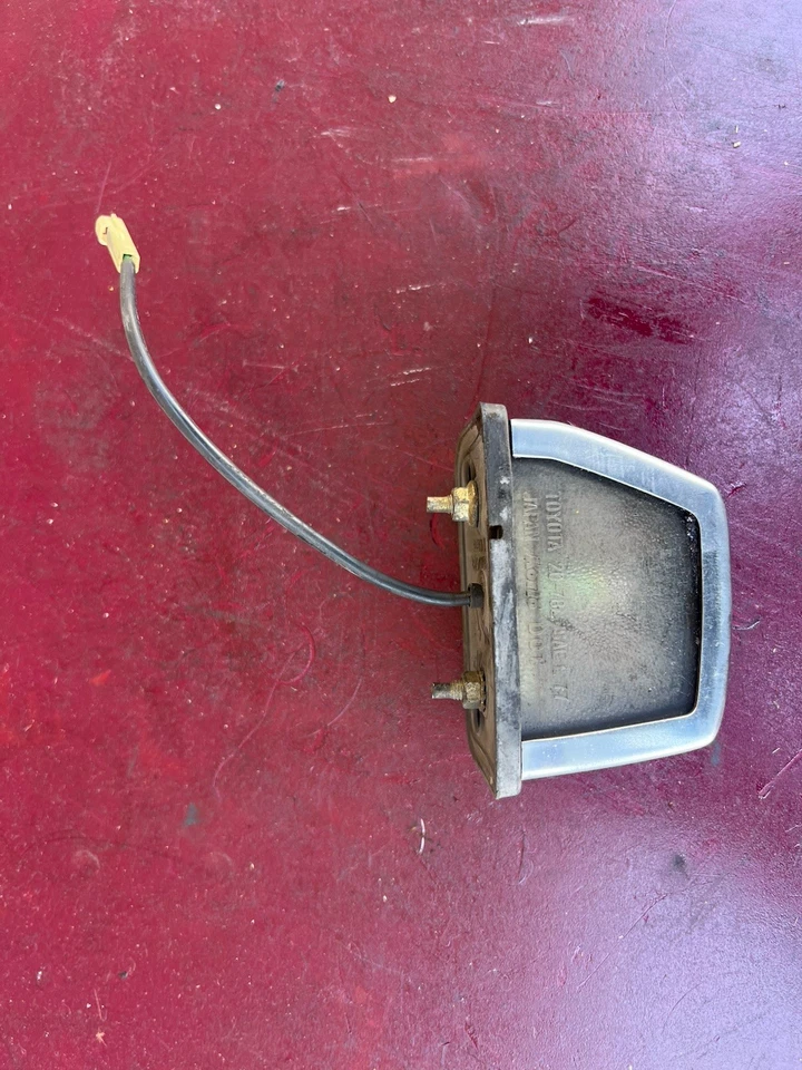 81-82 Toyota Cressida luz de placa traseira lado direito e esquerdo fabricante de equipamento original - Imagem 2 de 4