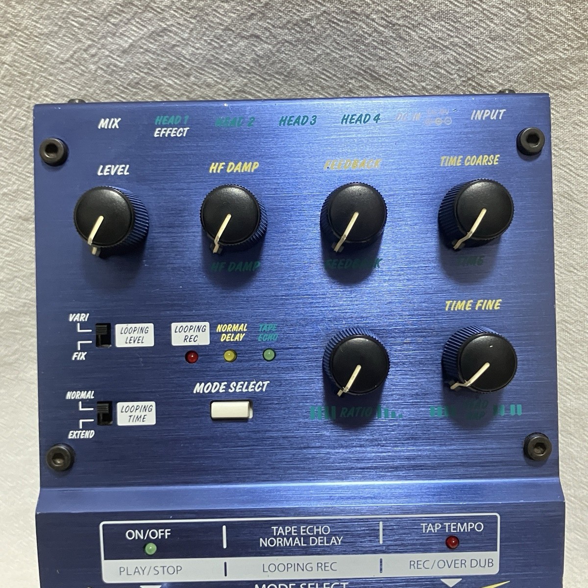 Akai E2 Headrush Delay/Tape Echo and Looper Effects Pedal