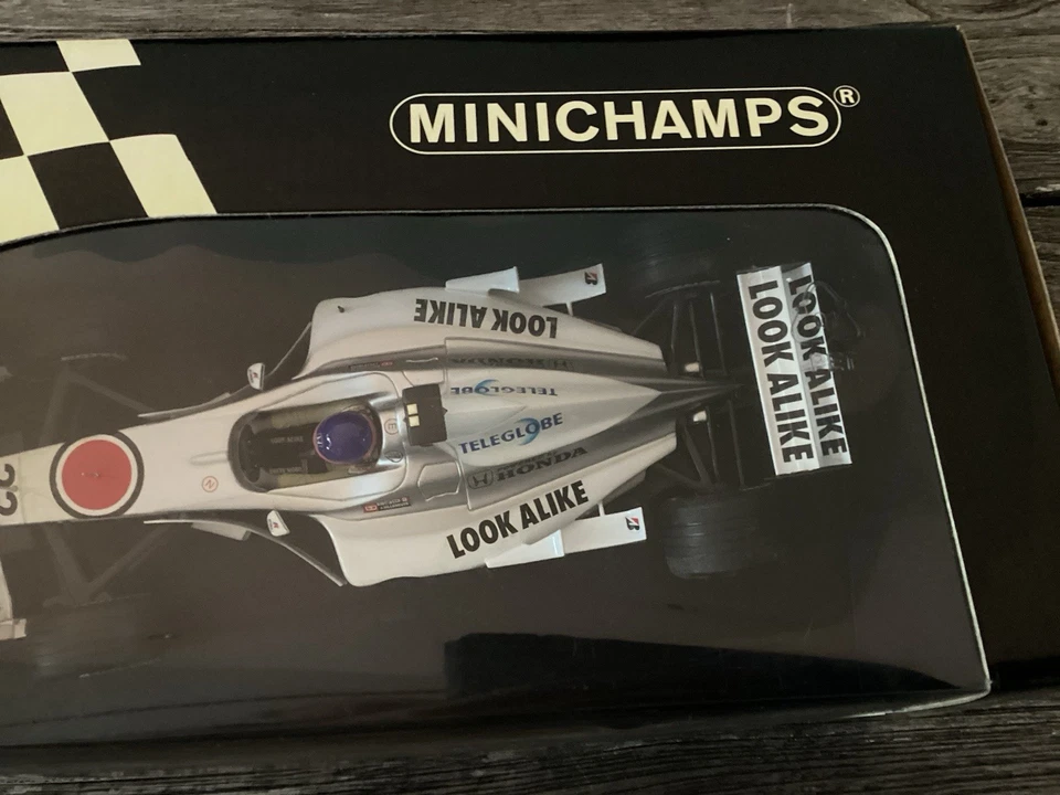 JACQUE VILLENEUVE MINICHAMPS 1:18 SCALE BAR HONDA #22 MINT CONDITION - Image 3 of 4