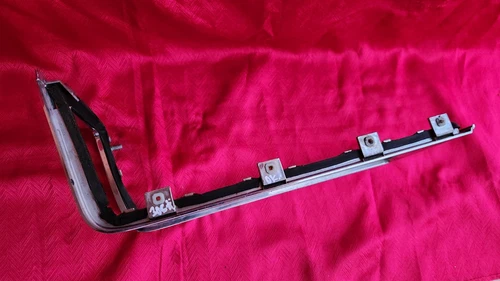 1990 91 92 CADILLAC FLEETWOOD BROUGHAM RWD DRIVER SIDE LH HEADLIGHT BEZEL TRIM - Picture 12 of 13