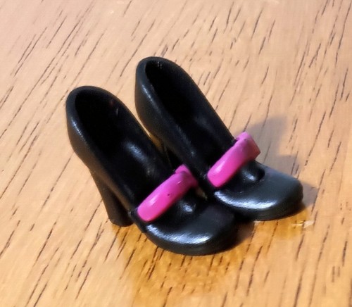 Barbie Puppe Fashionista Fashion Fever High Heel Schnalle Riemen Schuhe schwarz & rosa - Bild 3 von 3