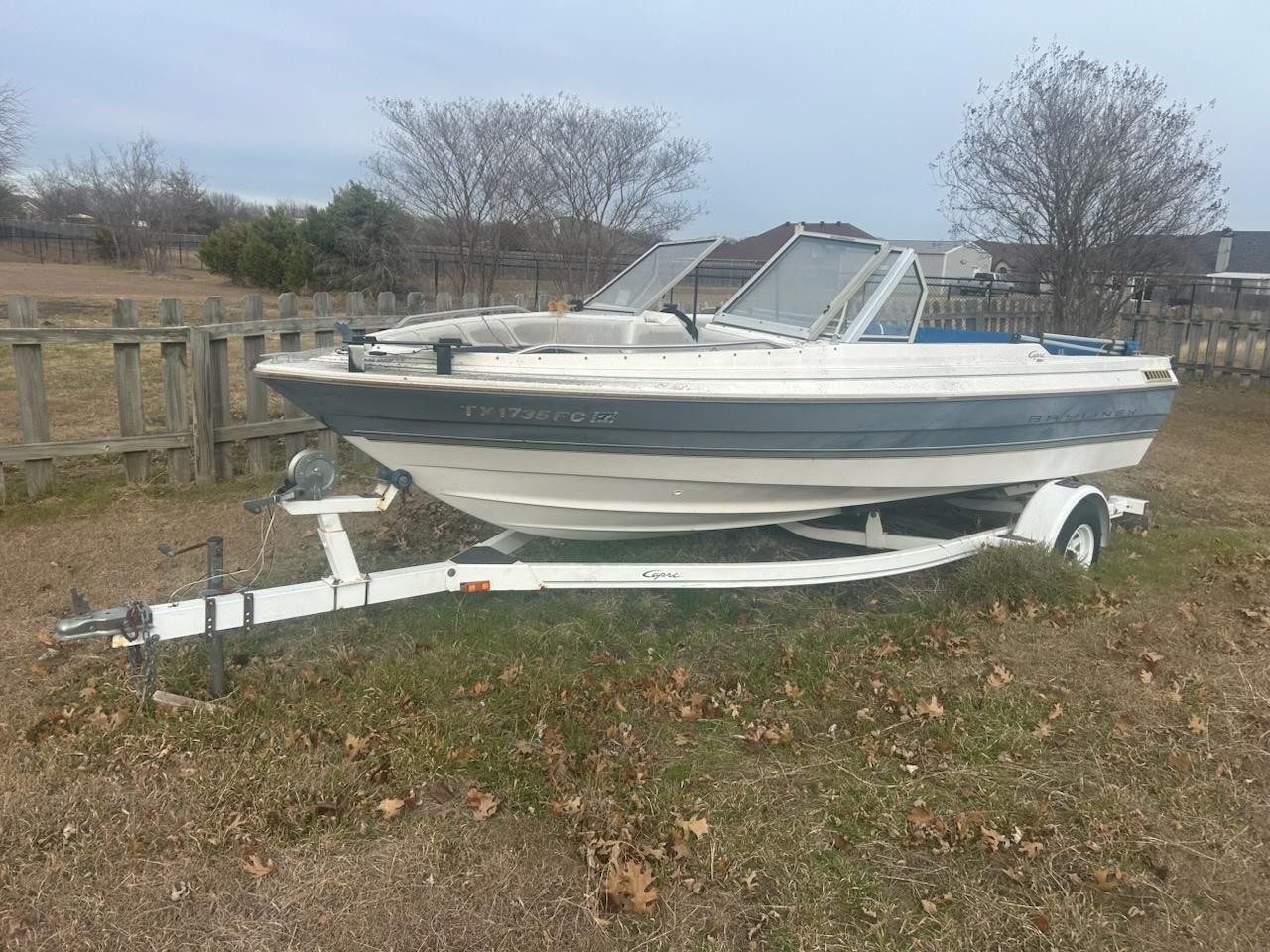 2000 Bayliner 17' Boat w/ Title & Trailer