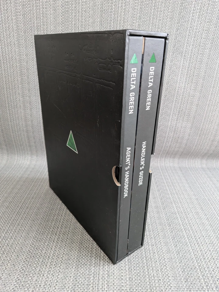 Delta Green: El Juego de Rol Tapa Dura Estuche Set Terror y Conspiración Foto 2 de 4