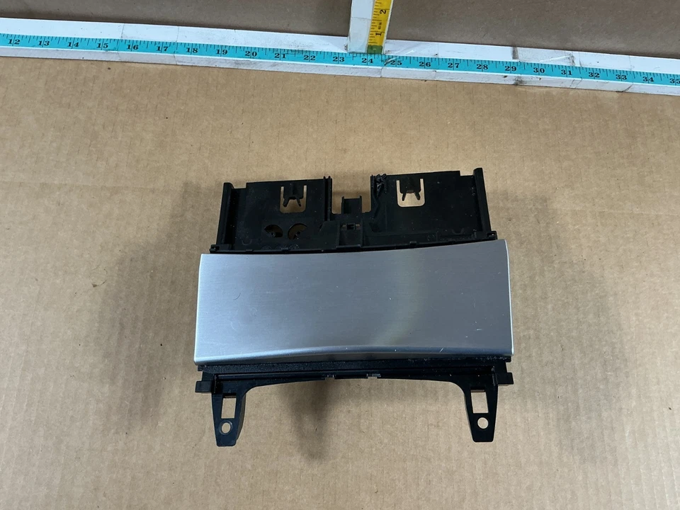Cenicero de la consola central delantera Mercedes-Benz C250 2008-2014 A2046800179 OEM Foto 2 de 4