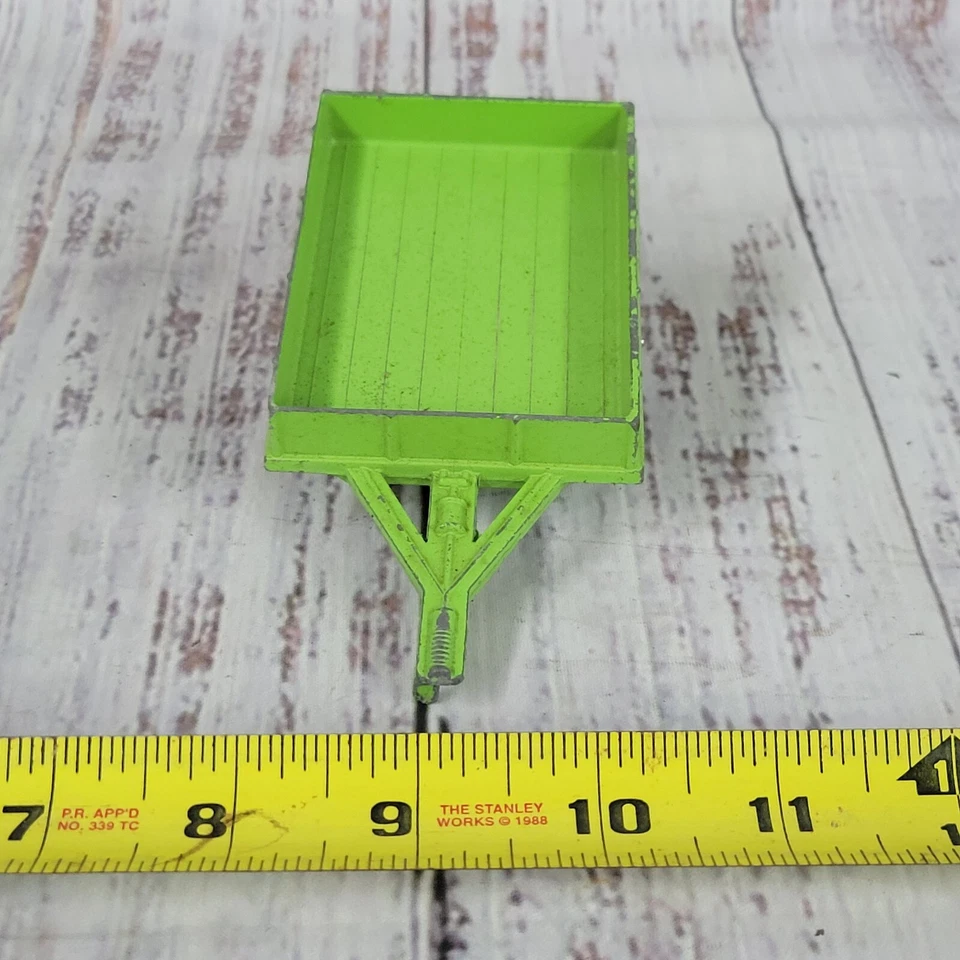 Remolque/carro Hubley Kiddie Toys de colección fundido a presión verde lima con enganche delantero y trasero Foto 3 de 4