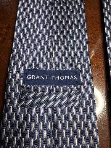 Grant Thomas 100% Silk Blue & White Geometric Pattern Mens Tie 41-40 - Picture 4 of 4