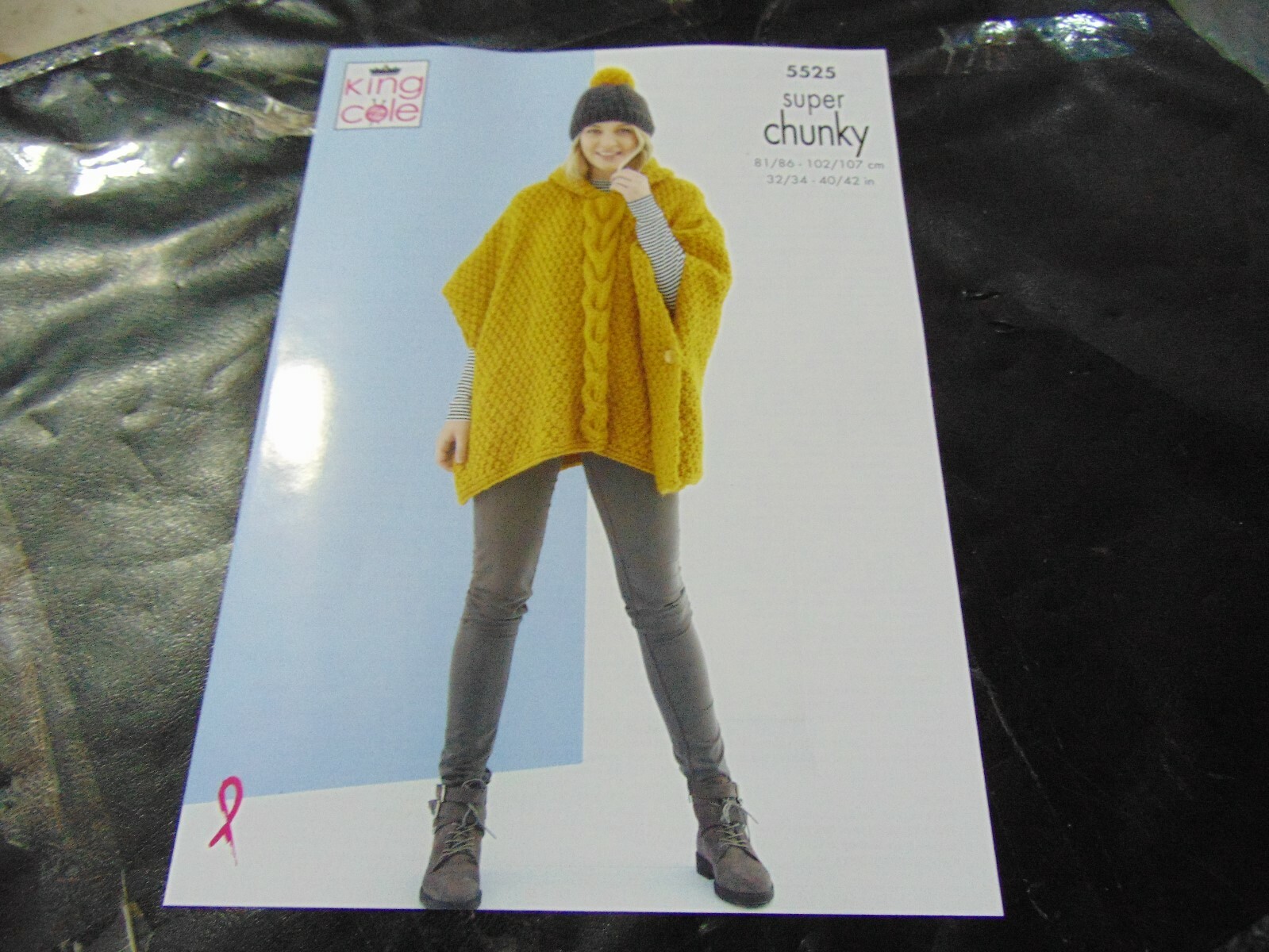 KING COLE SUPER CHUNKY KNITTING PATTERN 5525 Ponchos and Hat 81/86 - 102/107cm