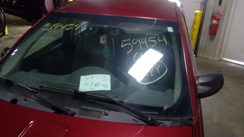 (LOCAL PICKUP ONLY) Windshield Glass Sedan Fits 03-07 ION 4234093 Foto 3 de 4