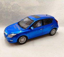 1/18 HYUNDAI i30 car /Beijing-Hyundai i30 hatchback car 2010 Dealer model gift