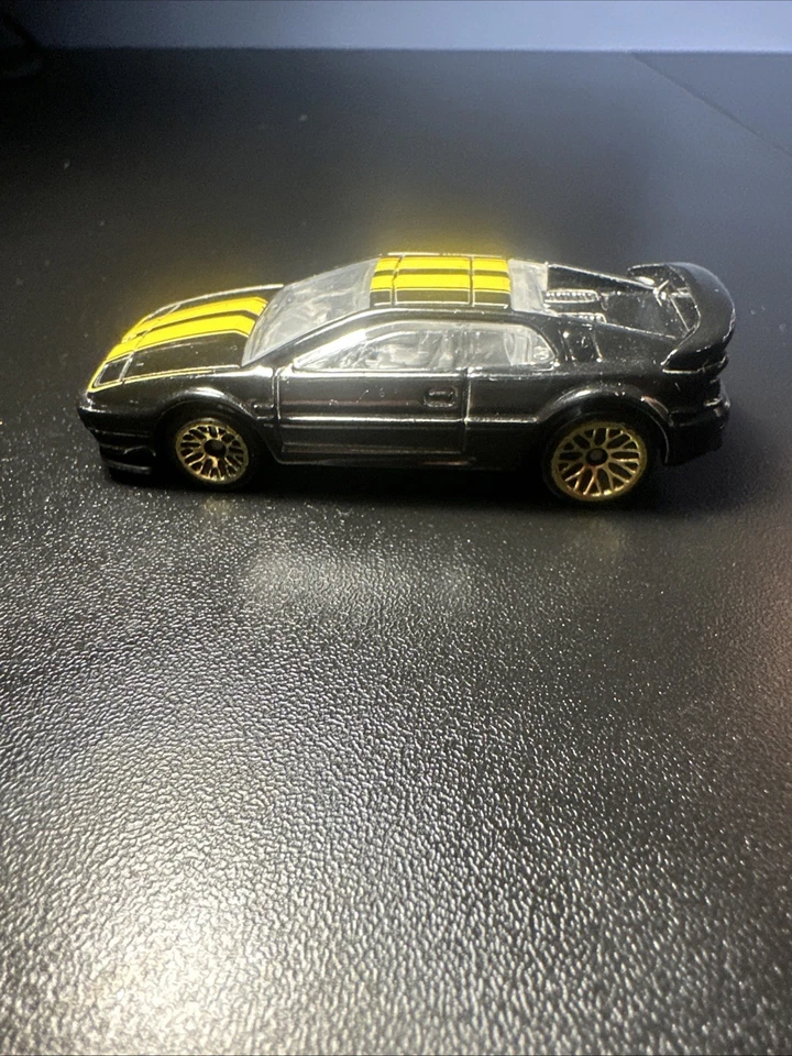 Hot Wheels Lotus Esprit 2001 Black & Gold Used Condition  1:64 - Image 2 of 4