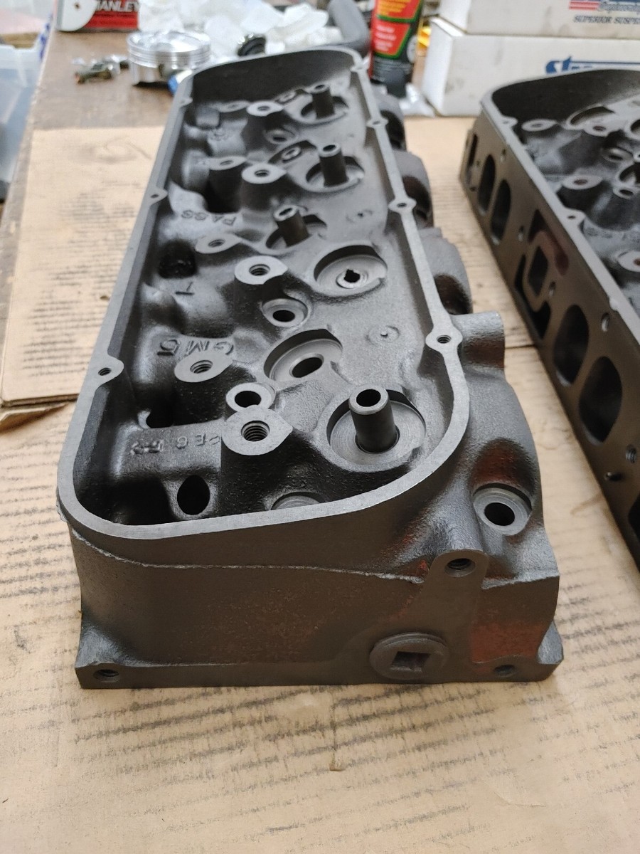 1965 1966 BBC Big Block Chevy 396 427 Oval Port Heads