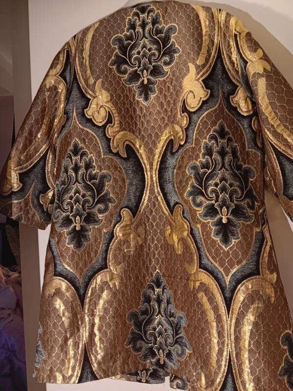 精致巴洛克风格锦缎外套 - 豪华金色和蓝绿色装饰设计  — 第 3/4 张图片