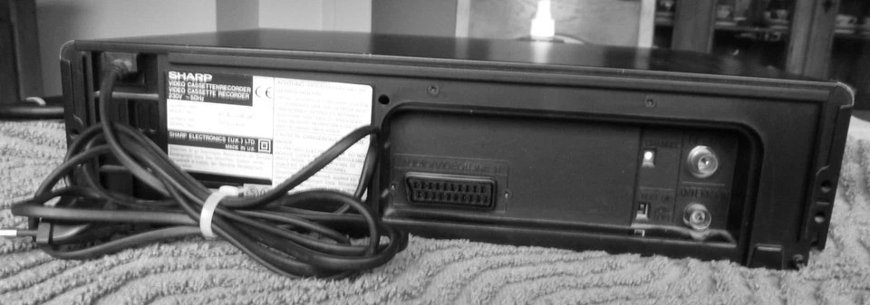 SHARP VHS - HQ Video - Cassetten Recorder Show - View VC M211 - Bild 3 von 4