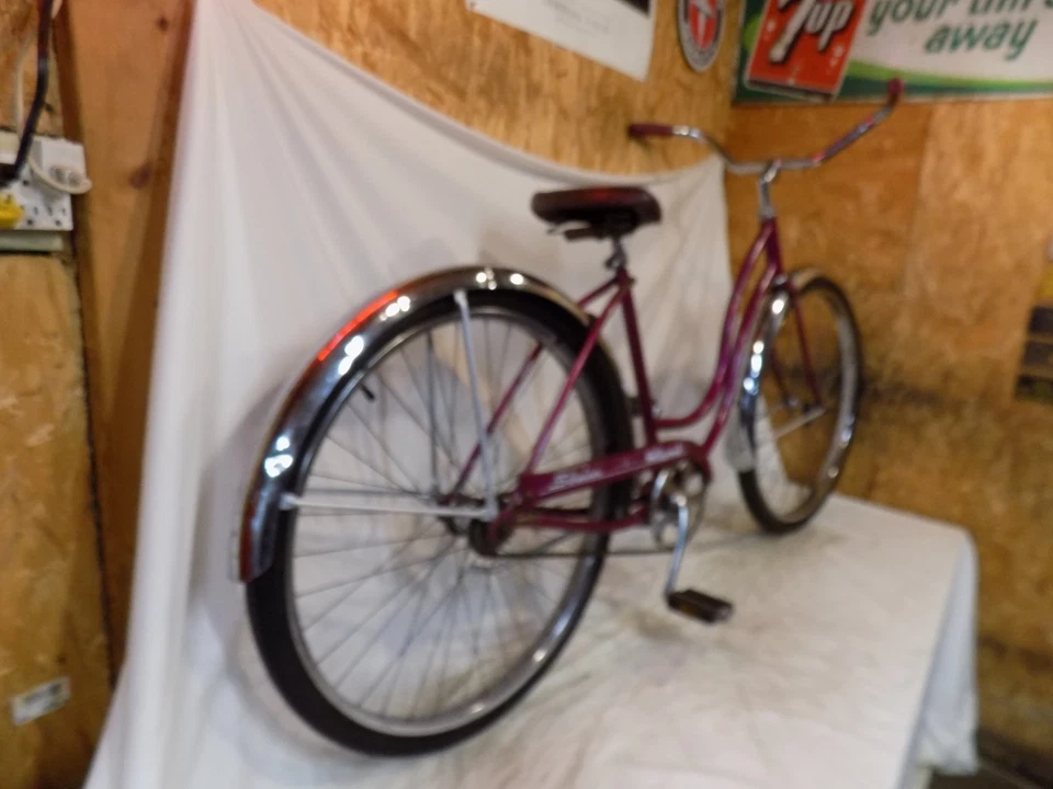 Bicicleta Schwinn Hollywood 1971 para damas Beach Cruiser ¡Bicicleta púrpura magenta de colección! Foto 2 de 4