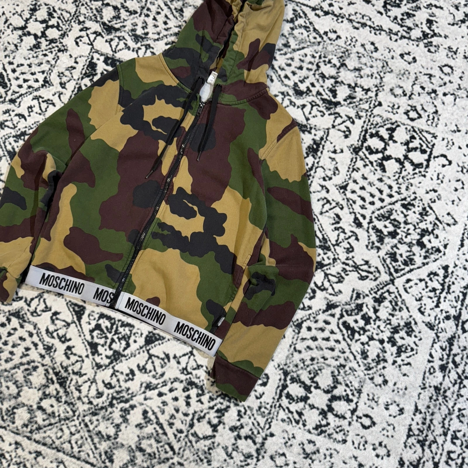 Felpa con cappuccio Moschino unisex vintage anni 90 verde cotone mimetico taglia S vestibilità regolare Y2K Fash