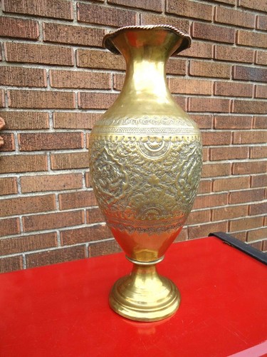 MIDDLE EASTERN BRASS VASE / URN REPOUSSE & CHASED 14 1/4 " - Picture 3 of 12