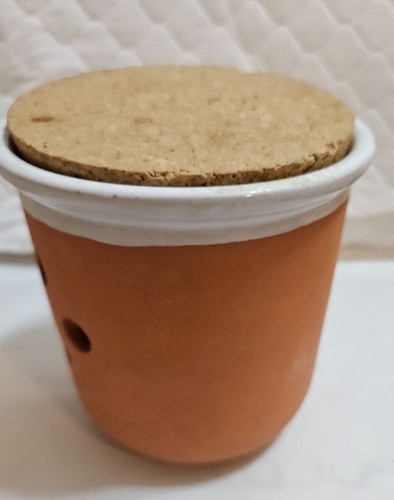 Terracotta Garlic Keeper Storage Container with Cork Lid Kitchen Decor - Picture 13 of 14
