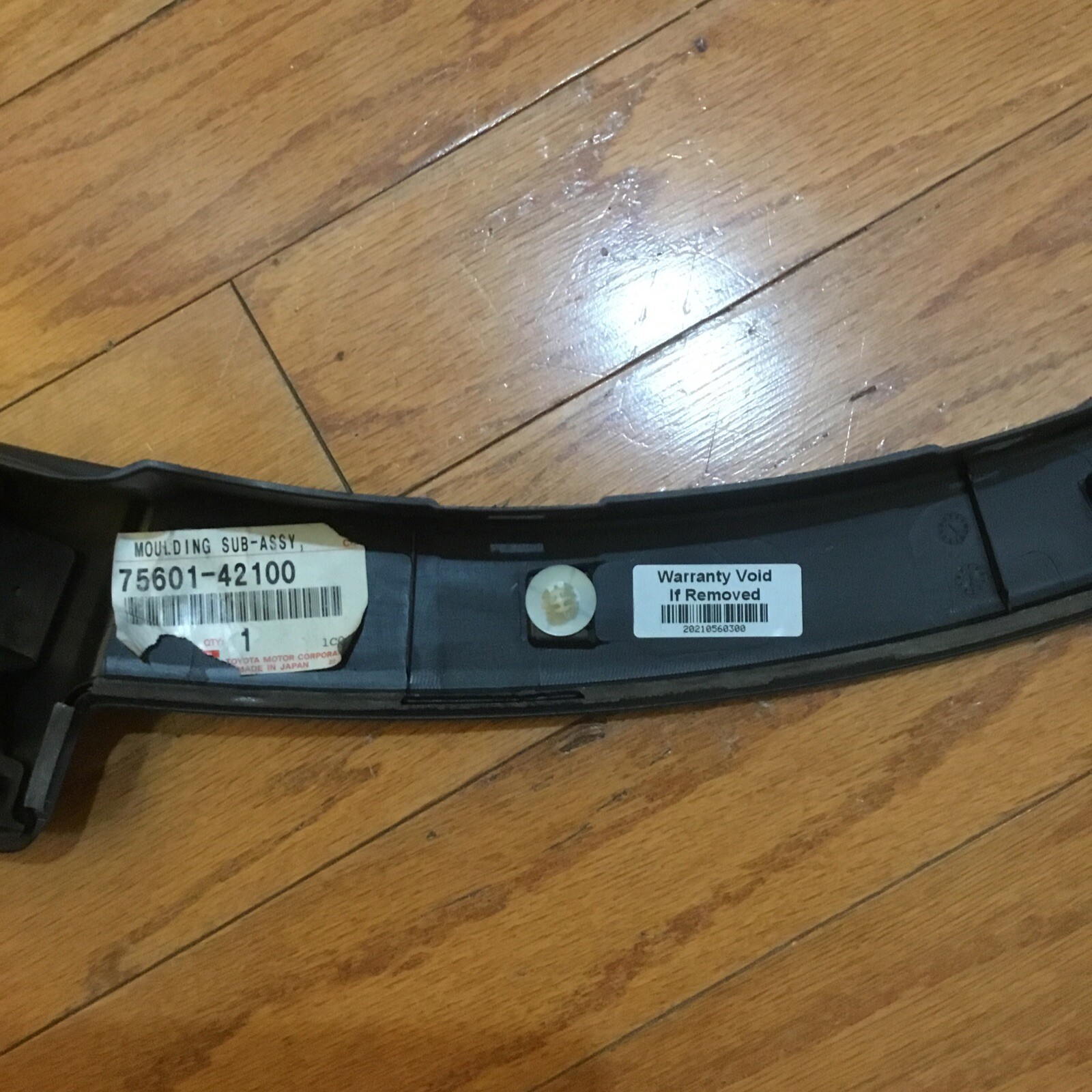 2013 2018 Toyota rav4 front right/passenger side wheel flare p/n 75601-42100