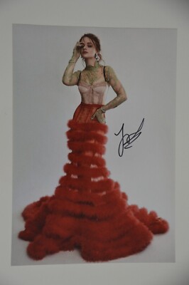 Joey King signed  20x30cm Sexy  Foto Autogramm / Autograph In Person