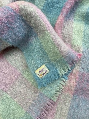 Vintage ''Moffats Hand Loom Weavers Scotland'' Mohair Pastell Überwurf 130 x1 83 cm