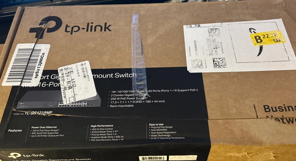 Conmutador de montaje en rack Gigabit de 18 puertos TP-Link TL-SG1218MP con 16 PoE+ TLSG1218MP Foto 2 de 2