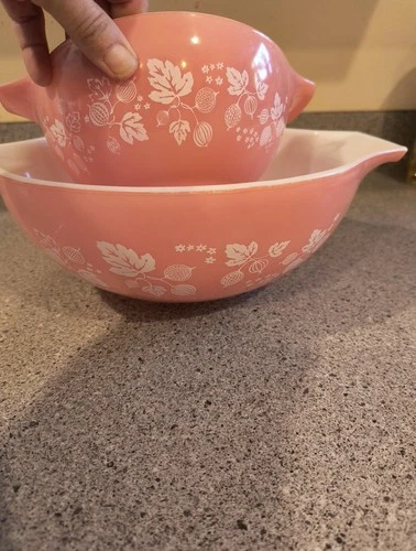 Pyrex Pink Gooseberry Cinderella Vintage Mixing Bowl 4 And 1.5 Quart