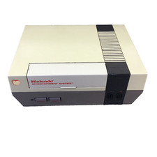 Nintendo NES-001 Console Only For Parts Or Repair READ DESCRIPTION Powers On