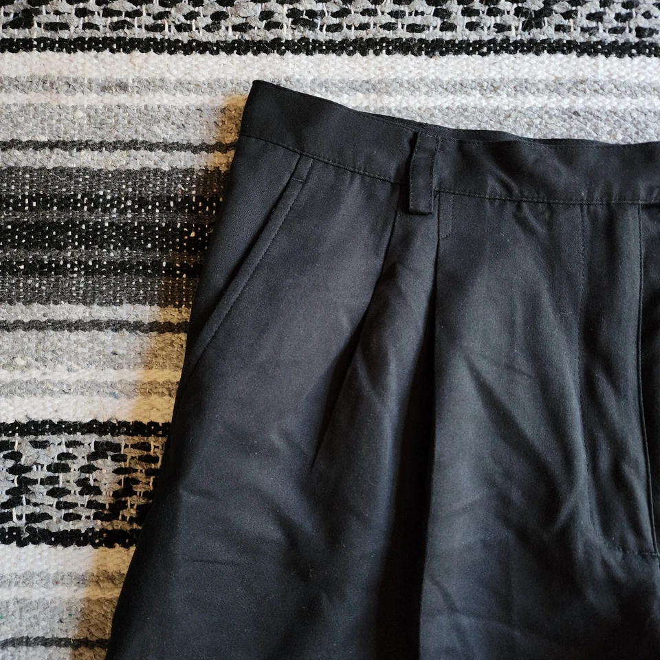 Vtg Liz Claiborne 16P Pleated Front High Rise Mom Shorts Solid Black Inseam 7" - Image 2 of 4