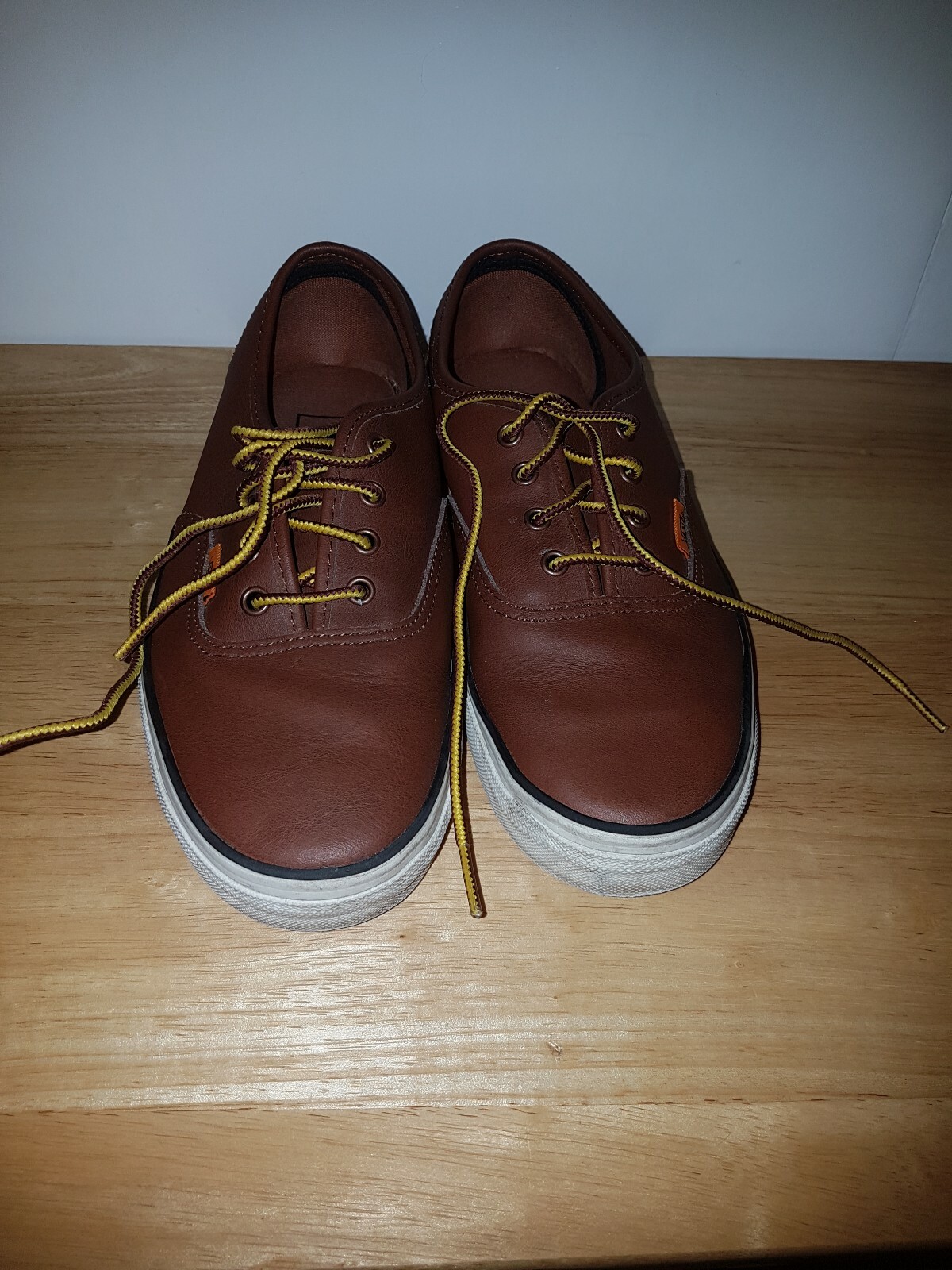 vans lux leather era