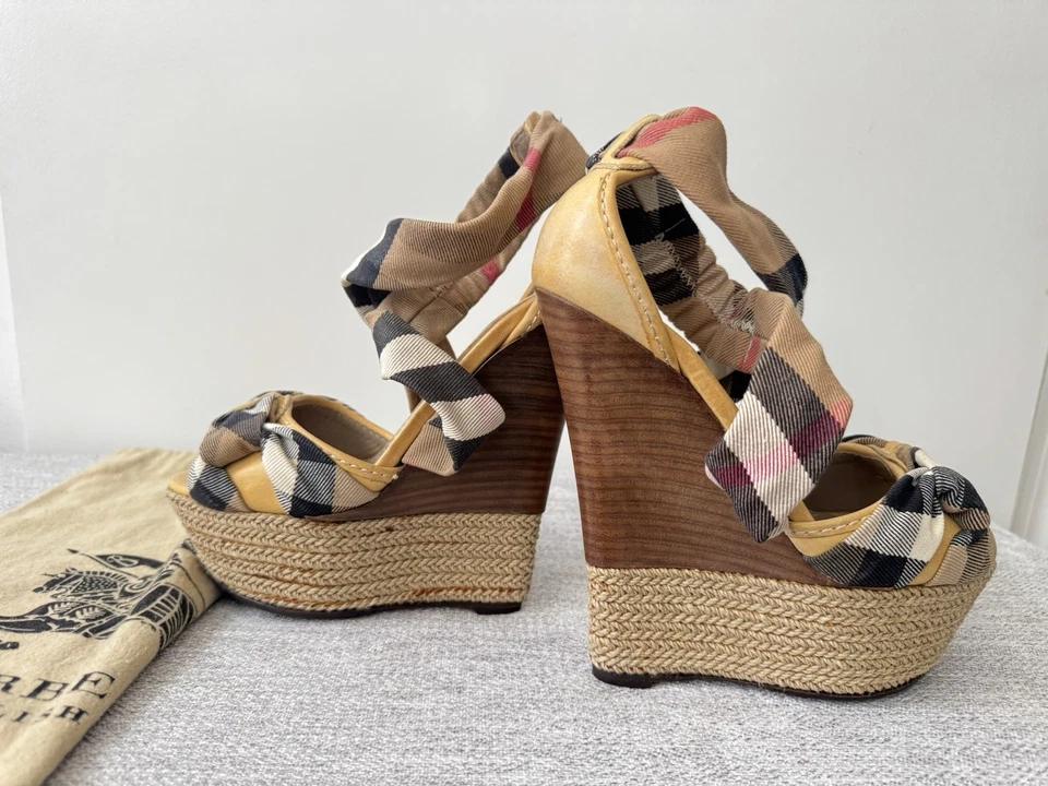 Alpargata cuñas BURBERRY LONDON Nova Check correas entrecruzadas para mujer 37 EE. UU. 7 Foto 4 de 4