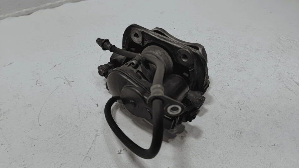 18-2024 TOYOTA CAMRY XLE XSE ЗАДНИЙ ПАССАЖИРСКИЙ ТОРМОЗ СУППОРТ И ПРИВОД ЭЛЕКТРО OEM - Изображение 3 из 4