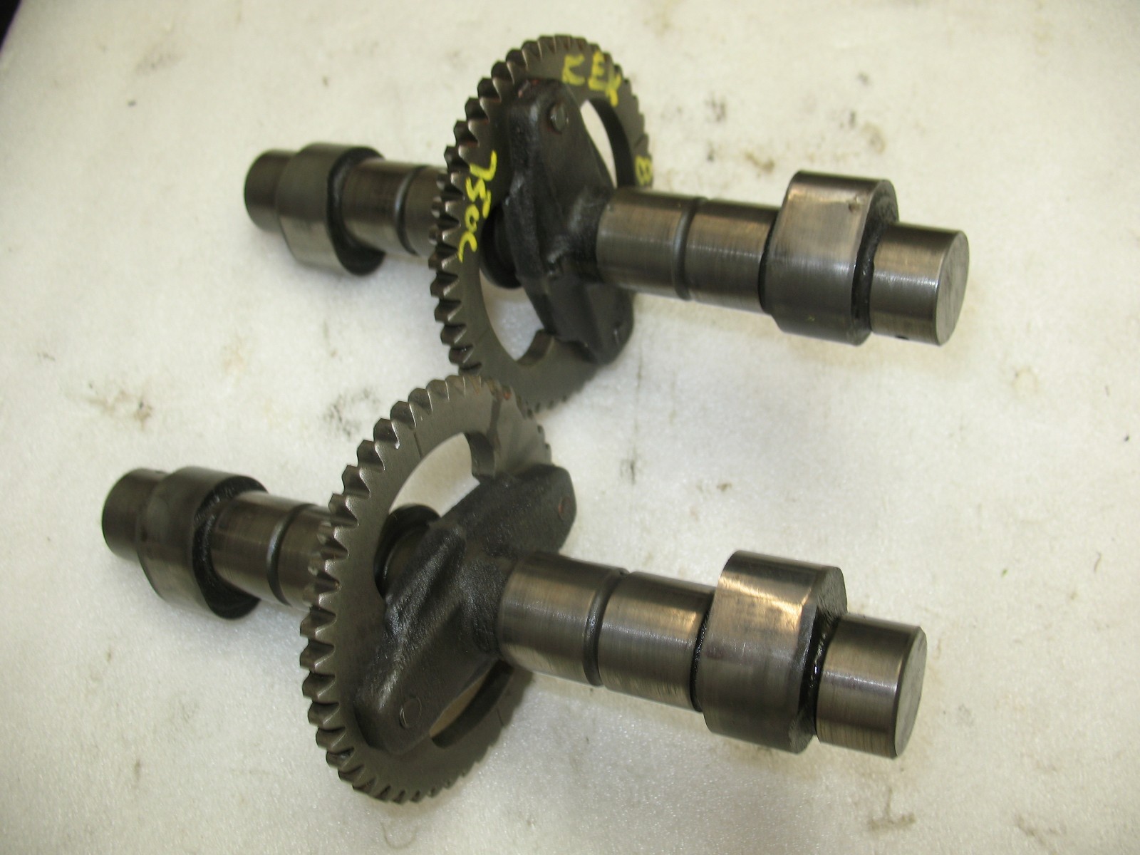 1982 HONDA VF750C MAGNA 750 FRONT CAMSHAFTS CAMS INTAKE + EXHAUST