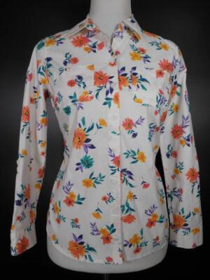 Beautiful Women's XS Croft & Barrow White Floral Design LS Button Blouse