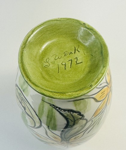 Hand Painted Yellow Floral Ceramic Pottery Vase Signed L Wenk Vintage 1972 7.5” - Picture 8 of 9