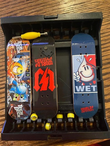 TECH DECK SET OF 3 SKATEBOARDS, 4 WHEELS AND SCREWDRIVER NEVER USED
