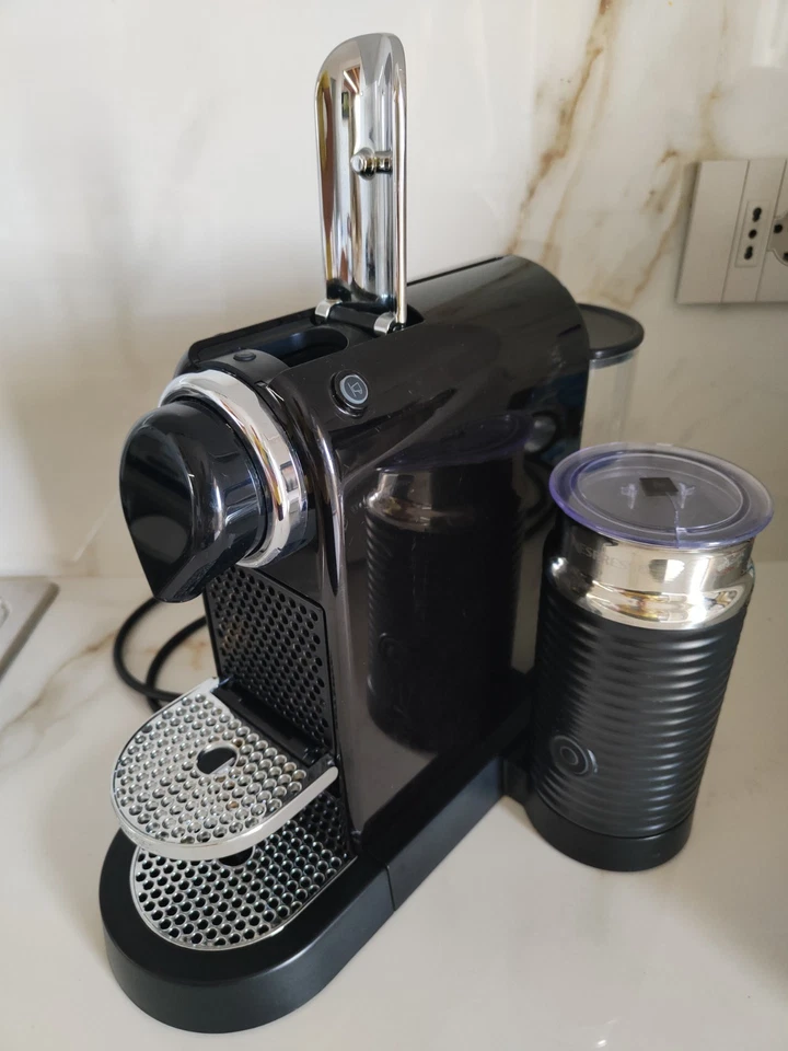 Nespresso Citiz e Milk C 123 Aeroccino Coffee Machine - Immagine 3 di 4
