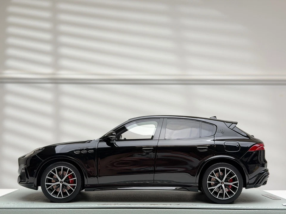 Maserati Grecale Trofeo (Black) [BBR] 1:18 scale - Image 2 of 4