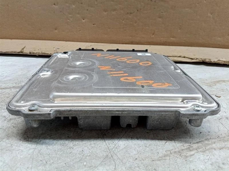 Used Engine Control Module (ECM) fits: 2008 Audi Q7 Electronic Control Module 3. Foto 4 de 4