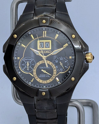 Seiko Coutura SNP017 7D46 Kinetic Perpetual Black Ion Big Date | New Cap & Box